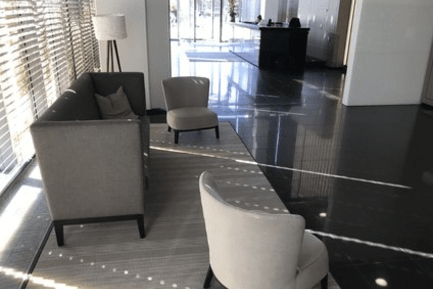 Lounge-Bereich des Querenburg-Instituts